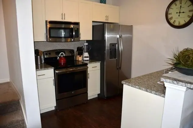 Lucaya 3 Bedroom 2 Bath Townhome With Sophisticated Kitchen - Mutfak