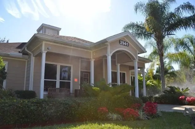 Lucaya 4 Bedrooms 3 Baths Townhome With Central Kitchen