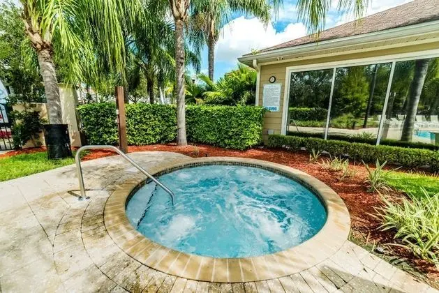 Lucaya Vacation Homes - Havuz
