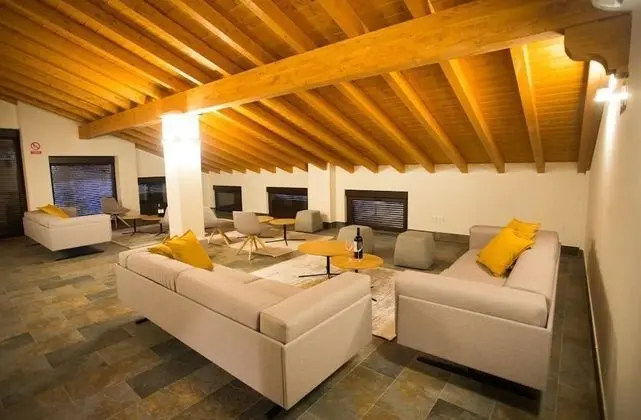 Villa Lucerna Sports & Hotel Resort - Lobi