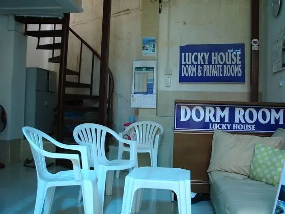 Lucky House Dorm Room - Lobi