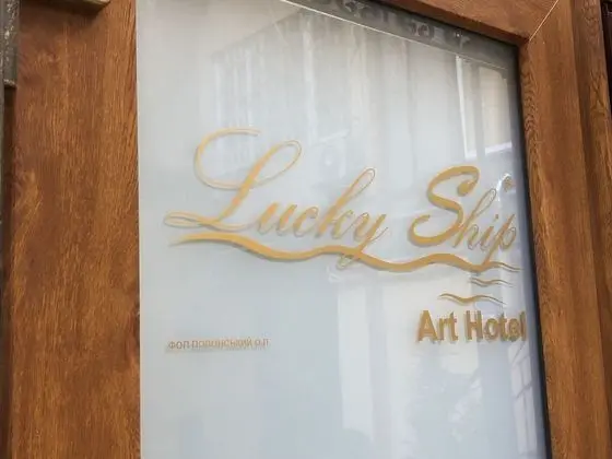 Lucky Ship Art Hotel