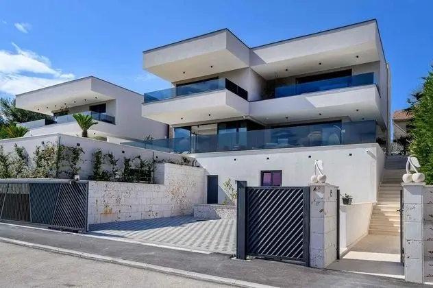 Villa Lucy Cherry CFH