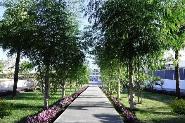 Luganvilla Business Hotel and Restaurant - Dış Mekan
