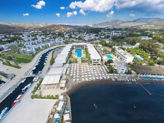 Lugga Boutique Hotel & Beach