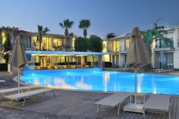Lugga Boutique Hotel & Beach - Havuz