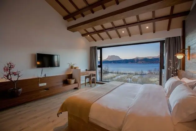 Lugu Lake Er San hotel