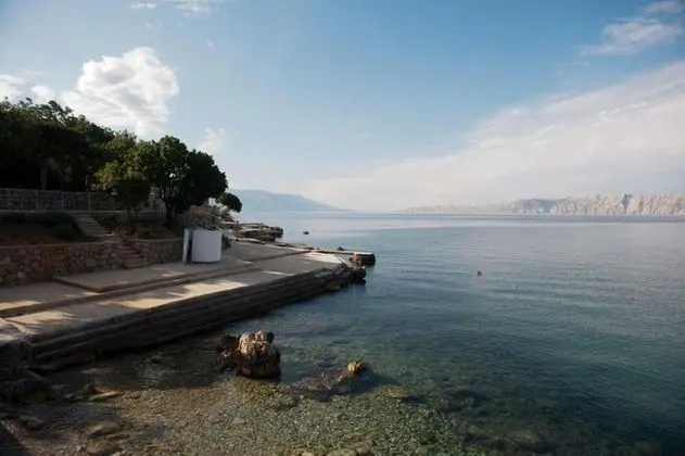 Luka - Free Parking - A2