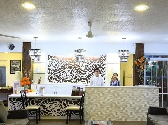 Luljettas Place Garden Suites - Lobi