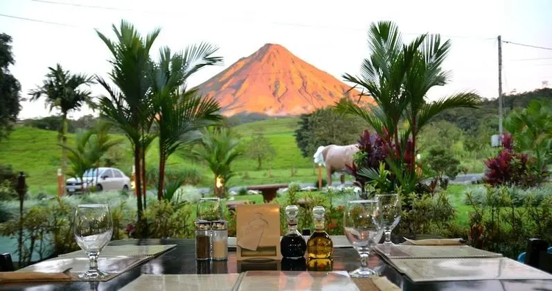 Lumbres del Arenal Cabinas y Villas