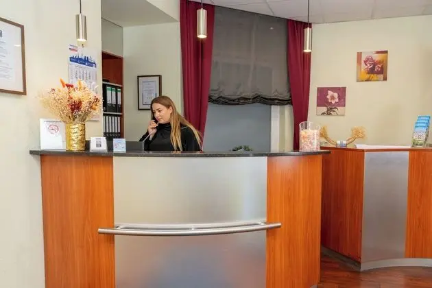 Hotel Lumen am Hauptbahnhof - Lobi