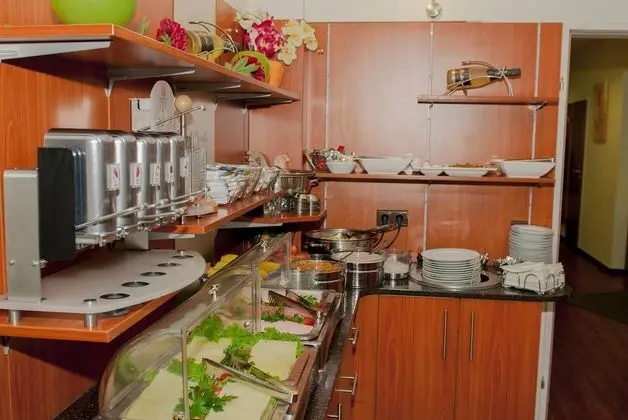 Hotel Lumen am Hauptbahnhof - Yerinde Yemek