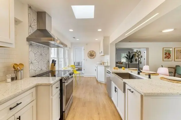 Lumie by Avantstay 5BR Ranch w/ Firepit + Patio - Mutfak
