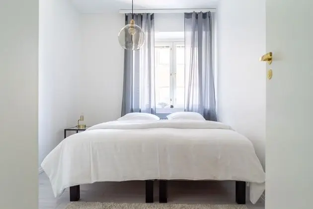 Luminous 2br with free parking & sauna