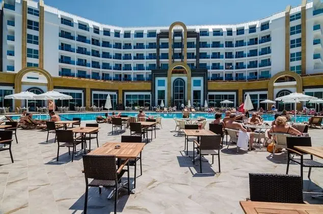 The Lumos Deluxe Resort Hotel - 6