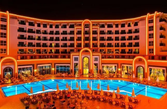 The Lumos Deluxe Resort Hotel - 8