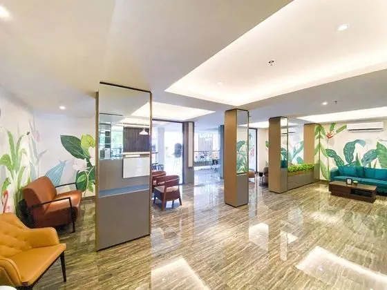 Lun Hotel Manado - Lobi