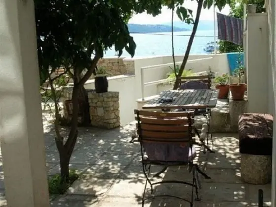 Luna- 20m From Beach - A3 Doric