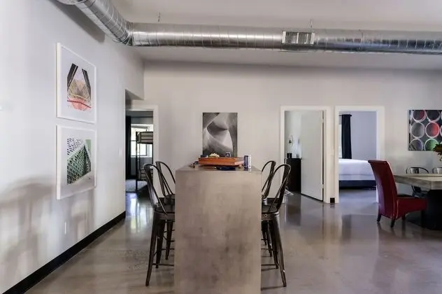 Luna by Avantstay Industrial Artist's Loft in Old Town w/ Billiards - İç Mekan