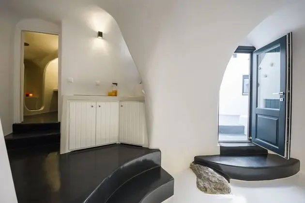 The Luna Cavern 2 with Hot Tub White - Oda Düzeni