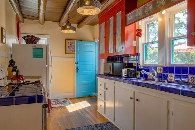 Luna - Historic Adobe Retreat, Walk to The Railyard and The Plaza - Mutfak
