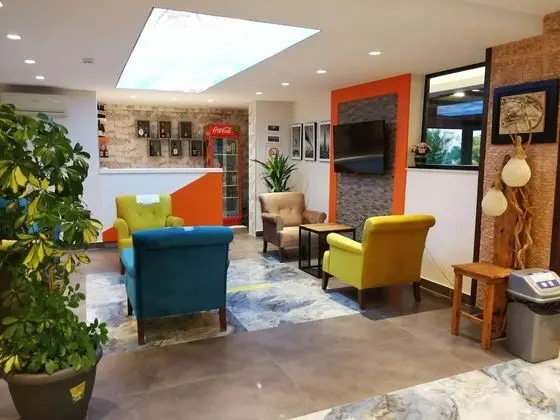 Luna Hotel - Lobi