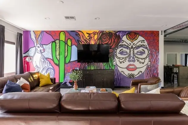 Luna & Stellar by Avantstay Modern Artist's Loft Buyout w/ 10 Brs, Patio & Billiards