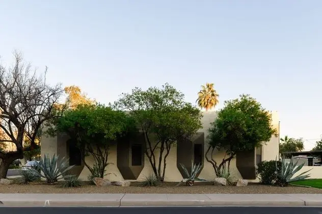 Luna & Stellar by Avantstay Modern Artist's Loft Buyout w/ 10 Brs, Patio & Billiards