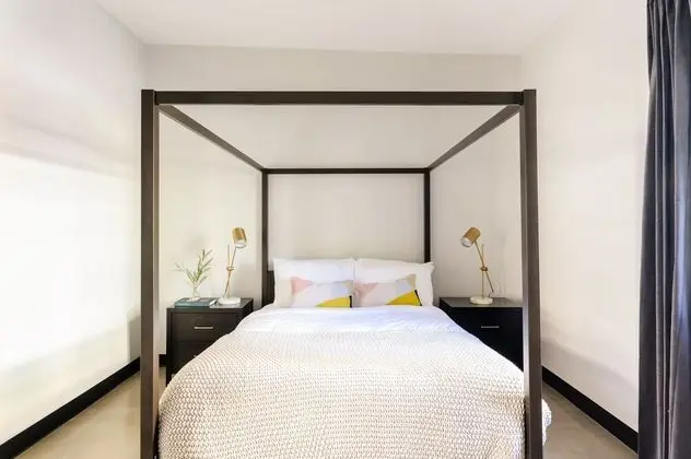 Luna & Stellar by Avantstay Modern Artist's Loft Buyout w/ 10 Brs, Patio & Billiards - Oda