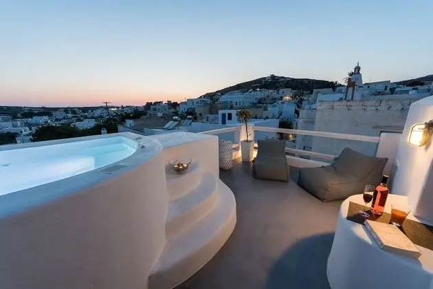 The Luna Suite with Hot Tub