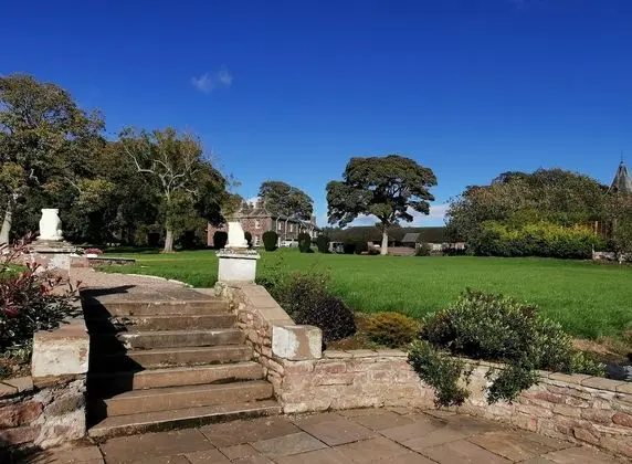 Lunan House Hotel