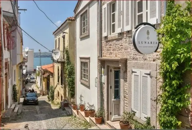 Lunaria Guest Houses