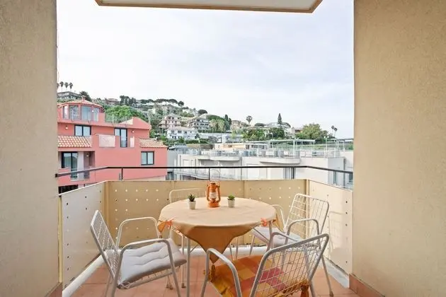 Lungomare Ciclopi Apartments With Balconies And Parking - Oda Düzeni