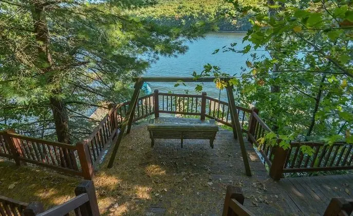 Lured by the Lake - Dış Mekan