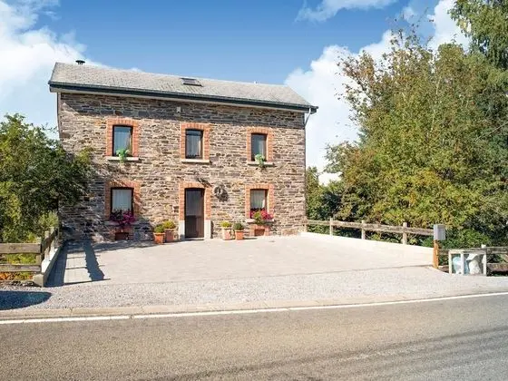 Luring Holiday Home in Lierneux With Garden