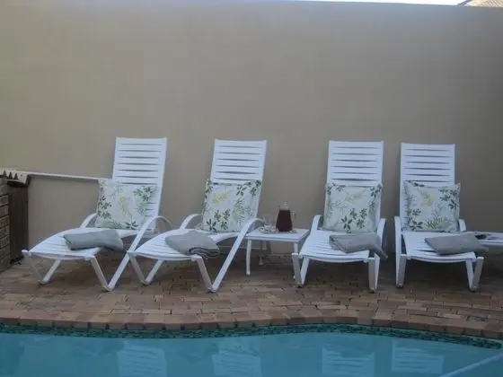 Lu's Guest House - Havuz