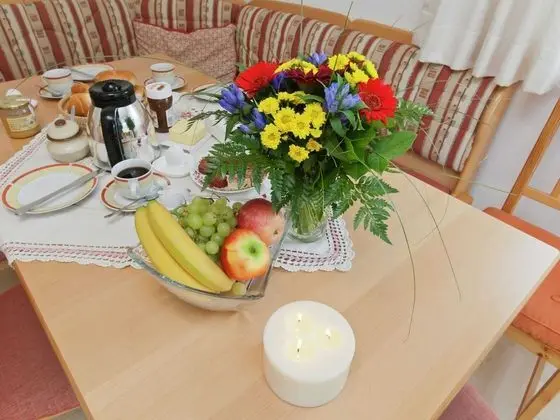 Lush Apartment in Hollersbach im Pinzgau With Terrace - Yerinde Yemek