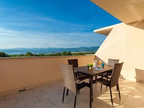 Lush Apartment in Omišalj Near Seabeach