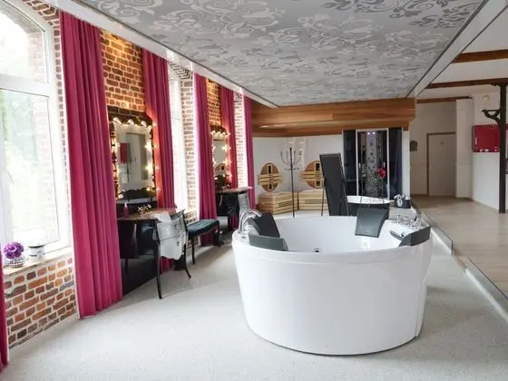 Lush Apartment with Sauna, Hot Tub, Mountain Views in Ensival - Spa