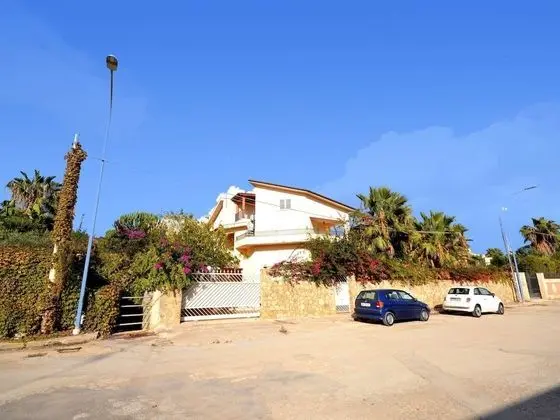 Lush Holiday Home in Sciacca near Golf Course