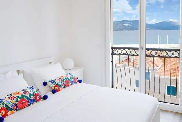 Lustica Bay Apartments - Oda