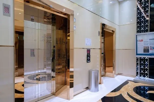 Lux BnB DIFC 2BDR Park Towers - Lobi