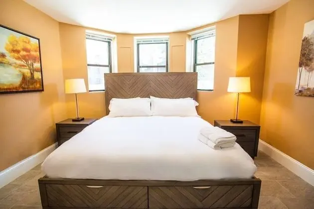 Lux Condo Near Boston - 3 King Beds 2 Bath-parking