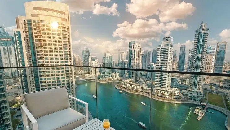 LUX - Contemporary Suite with Full Marina View 5