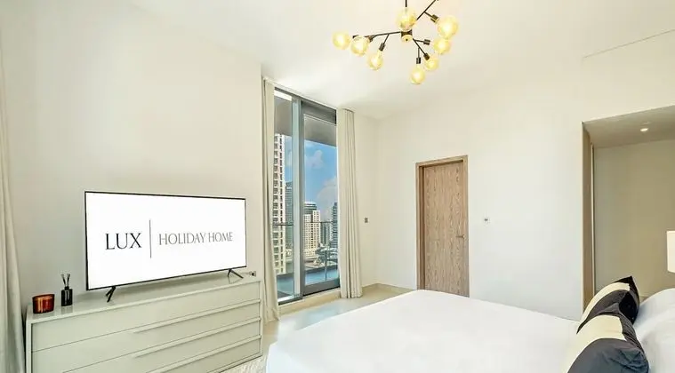 LUX Contemporary Suite Marina View 4 - Oda