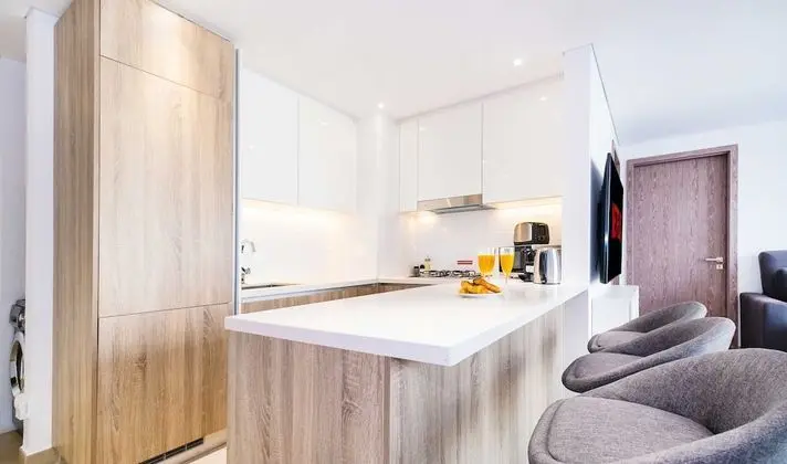 LUX Contemporary Suite Marina View 6 - Mutfak