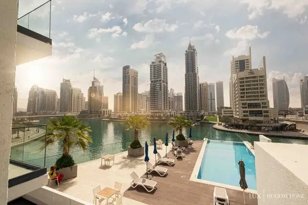 LUX Contemporary Suite View 7 - Havuz