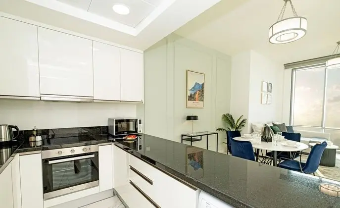 LUX The Elegant Residence Amna Tower - Mutfak