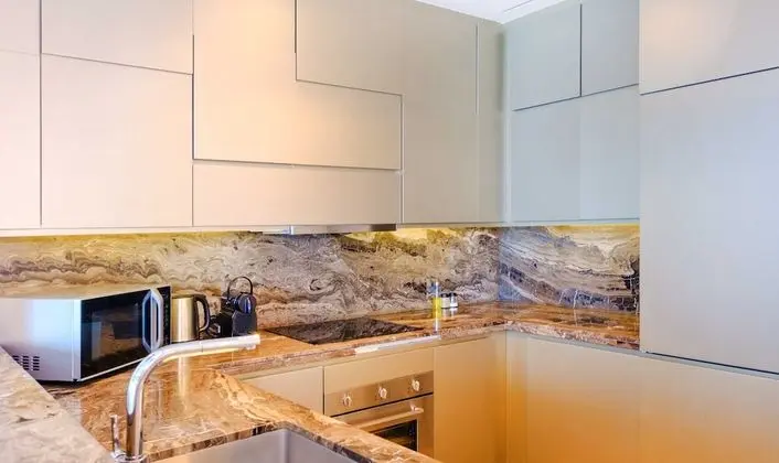 LUX Holiday Home - DAMAC Residenze 2 - Mutfak