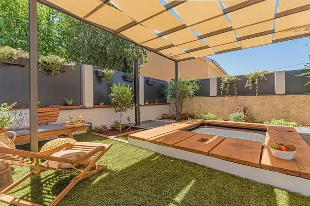 Lux House Versys With Jacuzzi